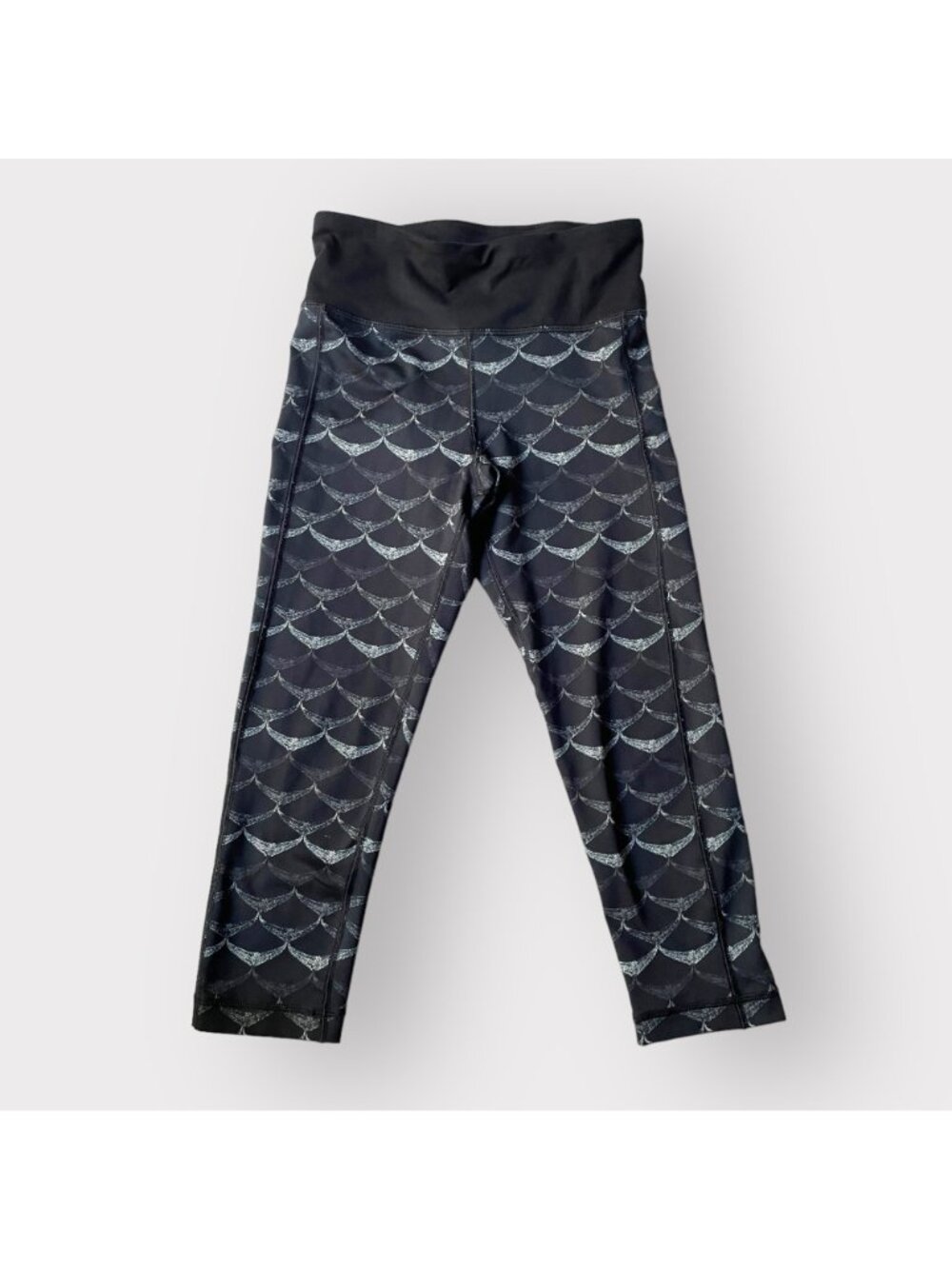 Vineyard Vines Size XS Black Gray Tonal Whale Tail Performance Cropped Leggings - Picture 2 of 10